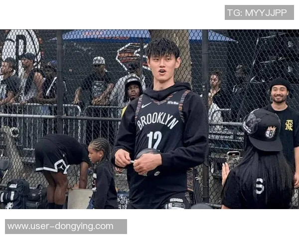 曾凡博亮相澳门布鲁克林篮网全队正式抵达开启新征程