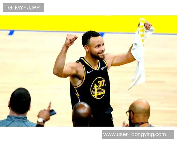 历史单场40三分10纪录库里领衔克莱紧随其后展现神射手风采