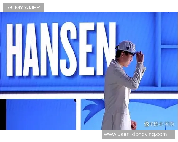 全员集结开拓者发布球队签名明信片利拉德与杨瀚森亲笔签名亮相